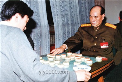 中央军委原副主席逝世引军队高层变动洞察